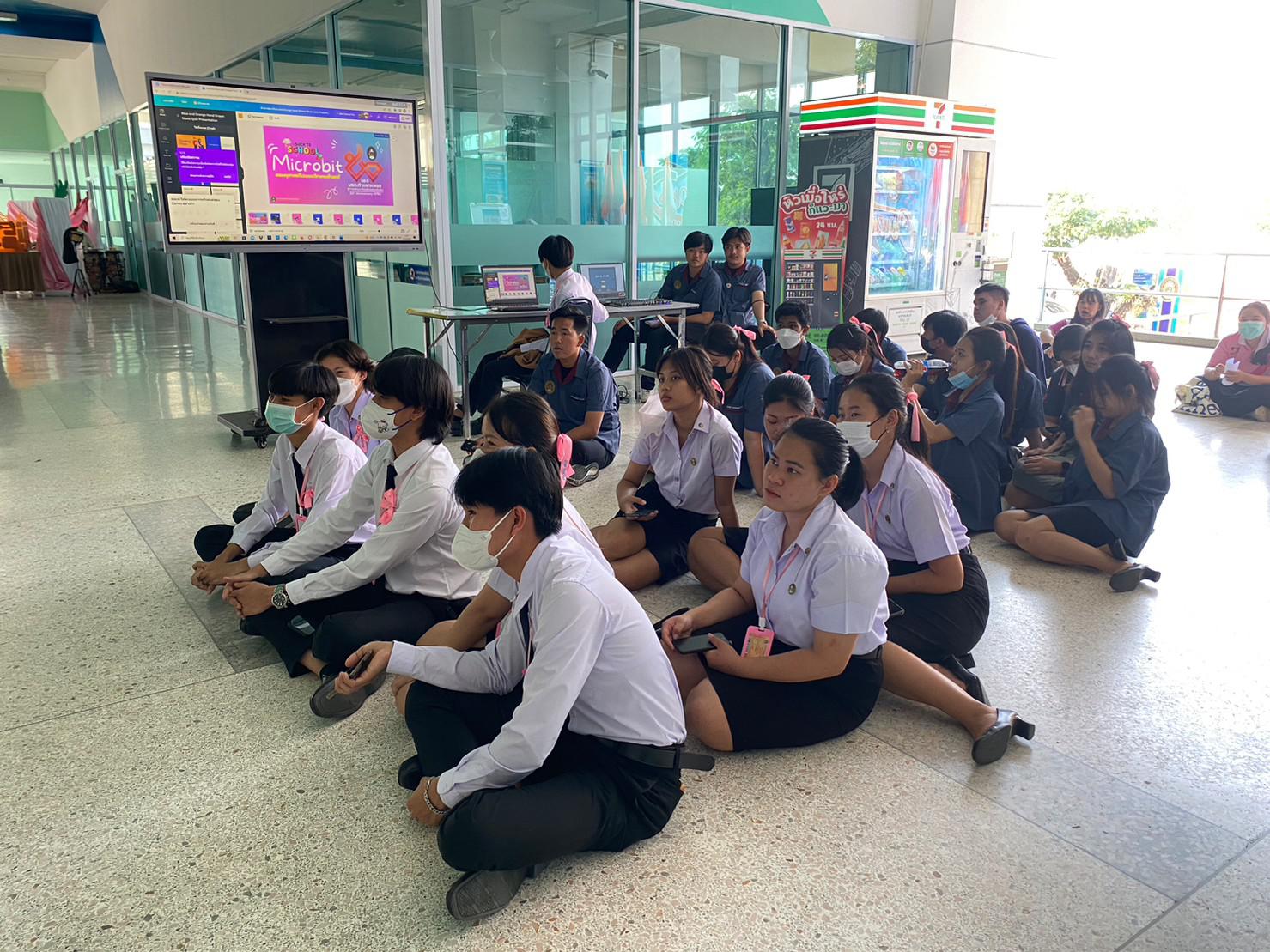21. ภาพกิจกรรม 50 ปี KPRU สู่การพัฒนาท้องถิ่นอย่างยั่งยืน มหาวิทยาลัยราชภัฏกำแพงเพชร ระหว่างวันที่ 26-28 มกราคม 2566 ณ มหาวิทยาลัยราชภัฏกำแพงเพชร โดยนักศึกษาโปรแกรมวิชาคอมพิวเตอร์ คณะครุศาสตร์